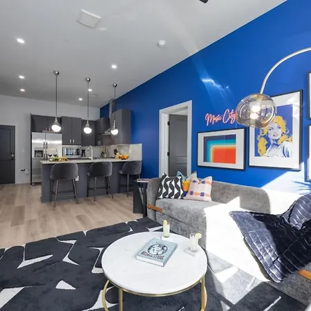 2 Modern Apartments In Heart Of Midtown Walkable Location Patio Pool Gym